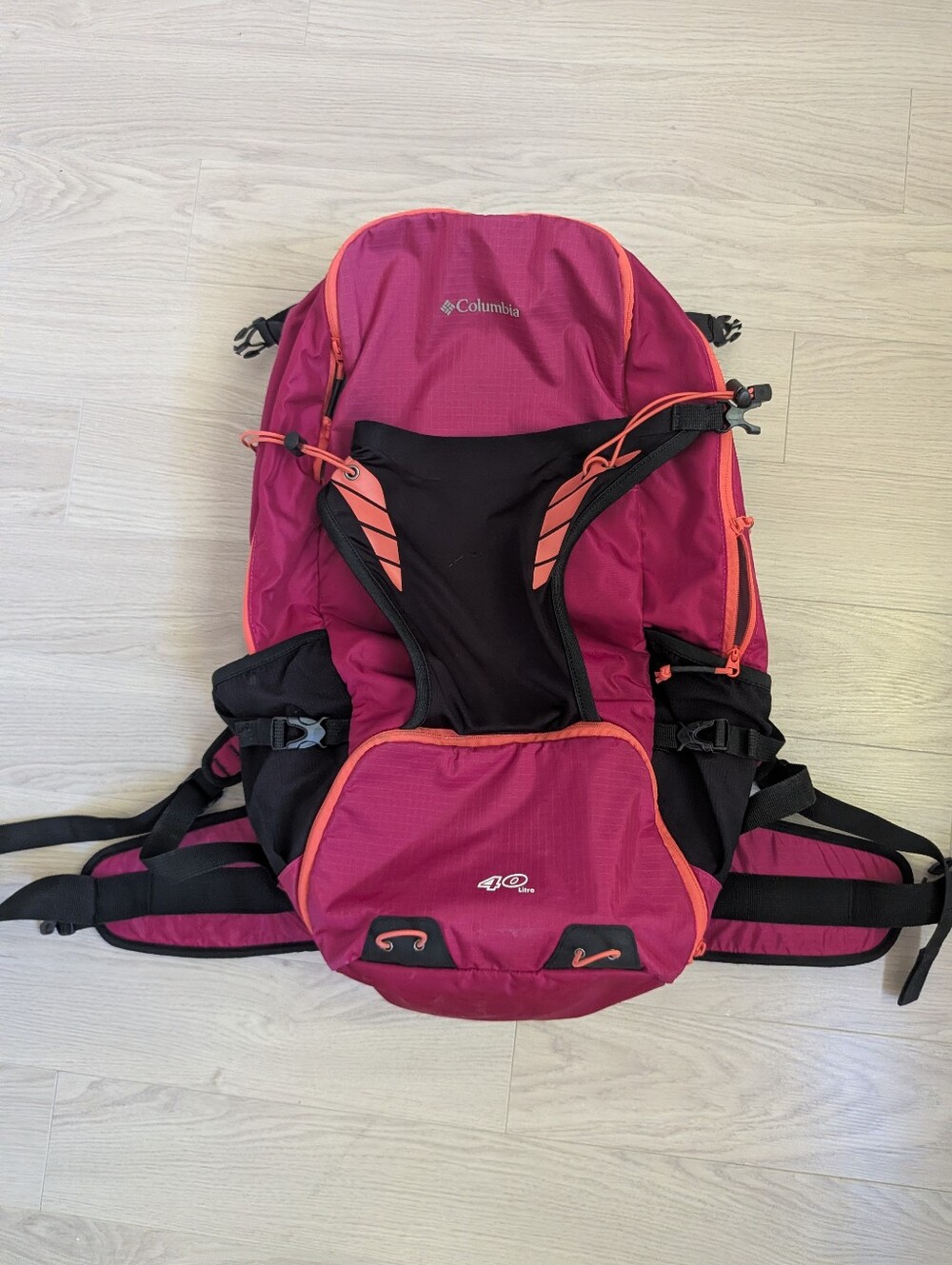 Columbia 40L Tech lite Hiking Backpack With Rain Cover